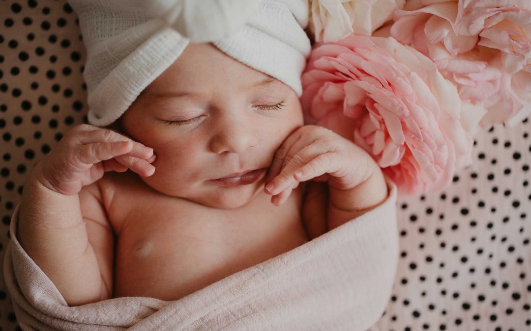séance nouveau-né à domicile. Mélinda Blanchet Photographie.